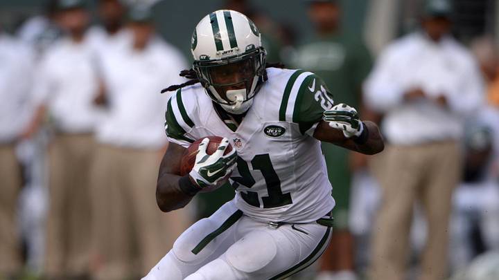 New York Jets running back Chris Johnson (21) carries the ball against the Oakland Raiders at MetLife Stadium.