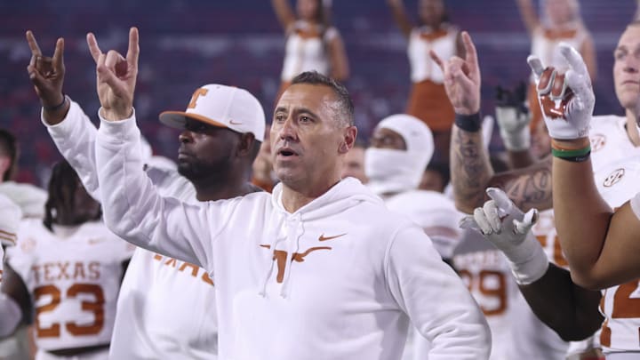 Texas Longhorns head coach Steve Sarkisian and team gesture after the game against the Georgia Bulldogs at Sanford Stadium. Mandatory Credit: Brett Davis-Imagn Images