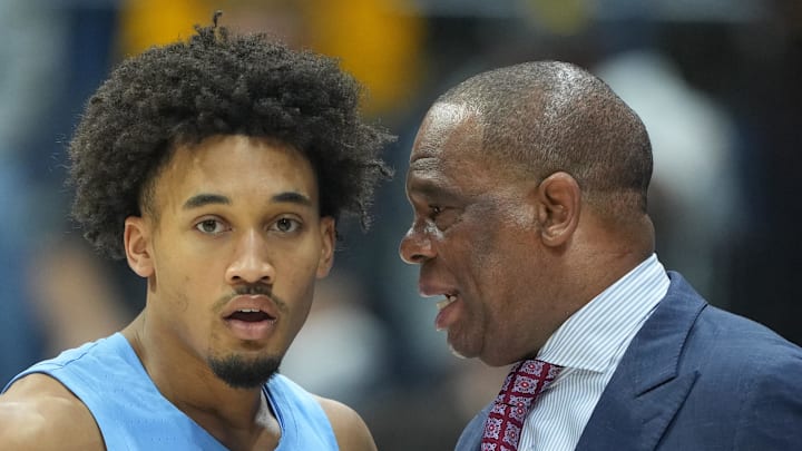 Jan 17, 2026; Berkeley, California, USA; North Carolina Tar Heels head coach Hubert Davis (right) talks with guard Seth Trimble (7) during the first half against the California Golden Bears at Haas Pavilion. Mandatory Credit: Darren Yamashita-Imagn Images