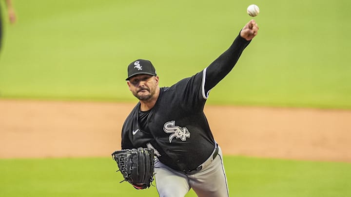 Chicago White Sox starting pitcher Martin Perez (54) throws against the Atlanta Braves at Truist Park. 