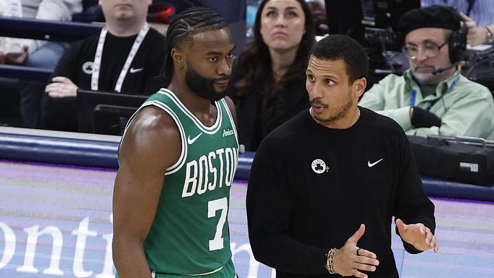 Jan 5, 2025; Oklahoma City, Oklahoma, USA; Boston Celtics head coach Joe Mazzulla talks to guard Jaylen Brown (7) on a break in play against the Oklahoma City Thunder during the third quarter at Paycom Center. Mandatory Credit: Alonzo Adams-Imagn Images Jan 5, 2025; Oklahoma City, Oklahoma, USA; Boston Celtics head coach Joe Mazzulla talks to guard Jaylen Brown (7) on a break in play against the Oklahoma City Thunder during the third quarter at Paycom Center. Mandatory Credit: Alonzo Adams-Imagn Images