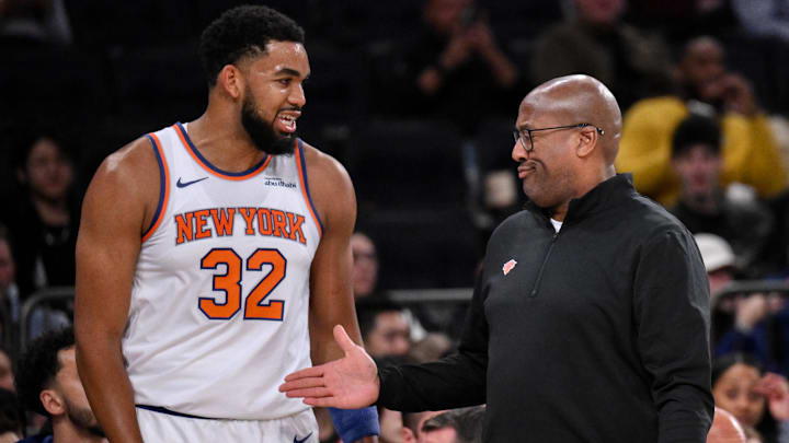 Knicks head coach Mike Brown talks with Karl-Anthony Towns on the sideline.