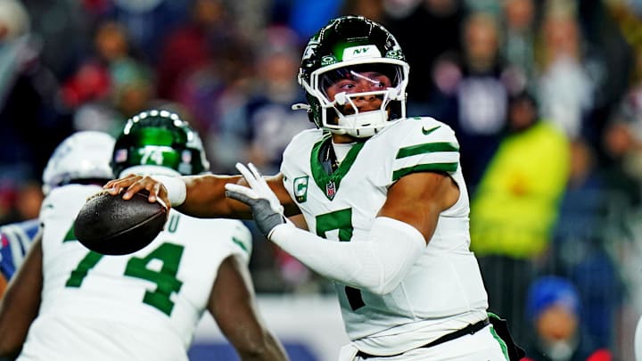 The Chiefs surrendered a 2027 draft pick to acquire Justin Fields from the Jets. The Chiefs surrendered a 2027 draft pick to acquire Justin Fields from the Jets.