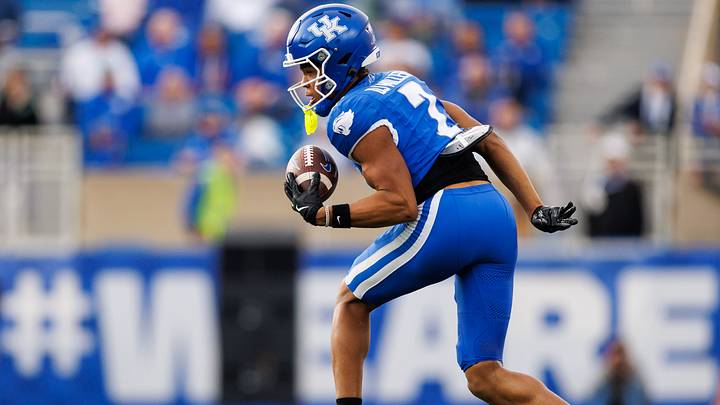 Nov 15, 2025; Lexington, Kentucky, USA; Kentucky Wildcats wide receiver DJ Miller (7) makes a one-handed catch during the fourth quarter against the Tennessee Tech Golden Eagles at Kroger Field. Mandatory Credit: Jordan Prather-Imagn Images Nov 15, 2025; Lexington, Kentucky, USA; Kentucky Wildcats wide receiver DJ Miller (7) makes a one-handed catch during the fourth quarter against the Tennessee Tech Golden Eagles at Kroger Field. Mandatory Credit: Jordan Prather-Imagn Images