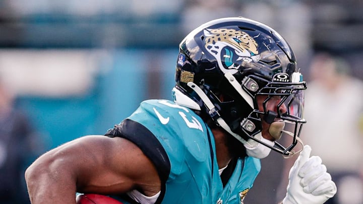 Dec 14, 2025; Jacksonville, Florida, USA;Jacksonville Jaguars running back Bhayshul Tuten (33) returns a kickoff against the New York Jets at EverBank Stadium. Mandatory Credit: Travis Register-Imagn Images Dec 14, 2025; Jacksonville, Florida, USA;Jacksonville Jaguars running back Bhayshul Tuten (33) returns a kickoff against the New York Jets at EverBank Stadium. Mandatory Credit: Travis Register-Imagn Images