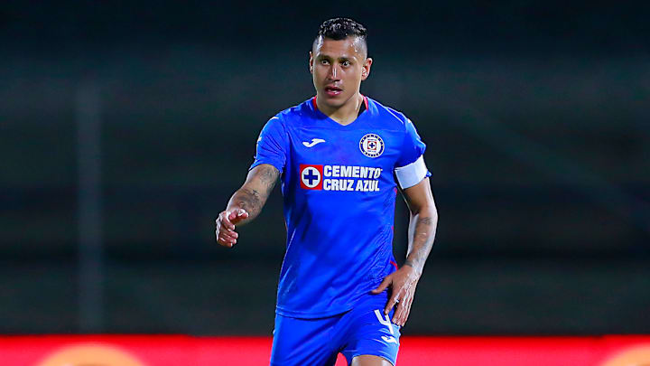 Julio Cesar Domínguez ve peligrar su continuidad en el Cruz Azul 