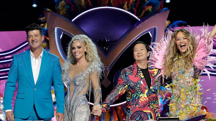 THE MASKED SINGER: L-R: Robin Thicke, Jenny McCarthy-Wahlberg, Ken Jeong and Rita Ora in the THE MASKED SINGER episode “Group C Premiere: Carnival Night” airing Wednesday, March 26 (8:00-9:02 PM ET/PT) on FOX. CR: Michael Becker. ©2025 FOX Media LLC.