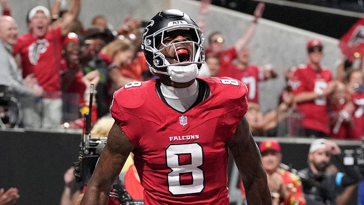 Atlanta Falcons tight end Kyle Pitts Sr. celebrates after a touchdown. Atlanta Falcons tight end Kyle Pitts Sr. celebrates after a touchdown.