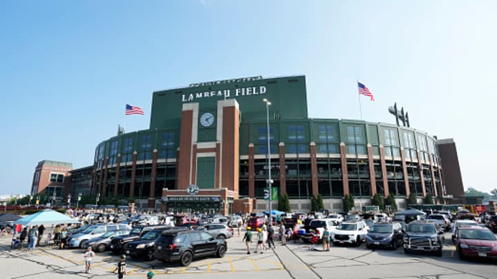 An outside shot of Lambeau Field.