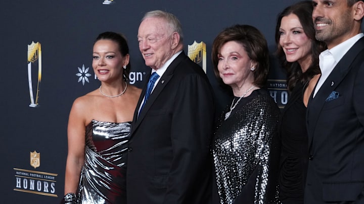 Julie Tolivar, Dallas Cowboys owner Jerry Jones, Gene Jones, and Charlotte Jones pose on the NFL Honors Red Carpet 