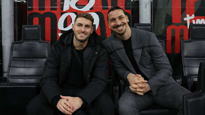 Soccer legend and AC Milan executive, Zlatan Ibrahimović (right) welcomed Santiago Giménez to the club.