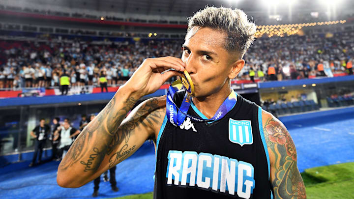 El mediocentro argentino Agustín Almendra vivirá su primera experiencia en México