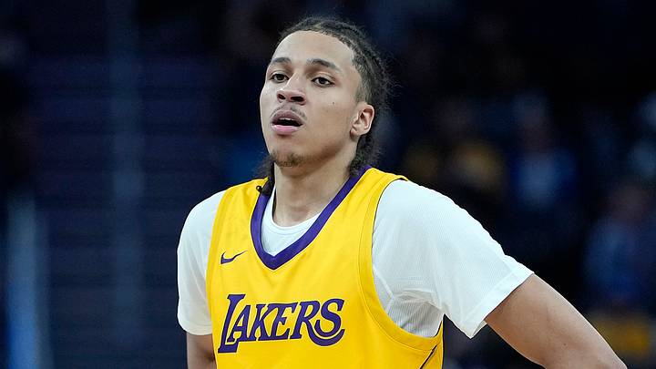 Cameron Carr #43 of the Los Angeles Lakers looks on against the Golden State Warriors. (Photo by Thearon W. Henderson/Getty Images) Cameron Carr #43 of the Los Angeles Lakers looks on against the Golden State Warriors. (Photo by Thearon W. Henderson/Getty Images)