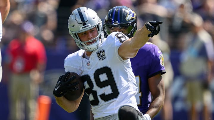 Sep 15, 2024; Baltimore, Maryland, USA; Las Vegas Raiders tight end Brock Bowers (89) reacts after a play during the first half against the Baltimore Ravens at M&T Bank Stadium. Mandatory Credit: Reggie Hildred-Imagn Images Sep 15, 2024; Baltimore, Maryland, USA; Las Vegas Raiders tight end Brock Bowers (89) reacts after a play during the first half against the Baltimore Ravens at M&T Bank Stadium. Mandatory Credit: Reggie Hildred-Imagn Images