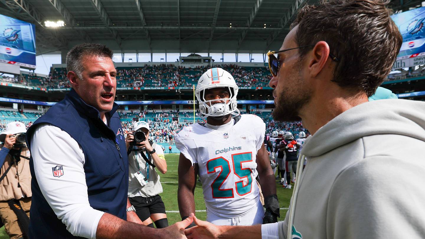 Mike McDaniel Eyes Chargers OC Role Amid Coaching Talks