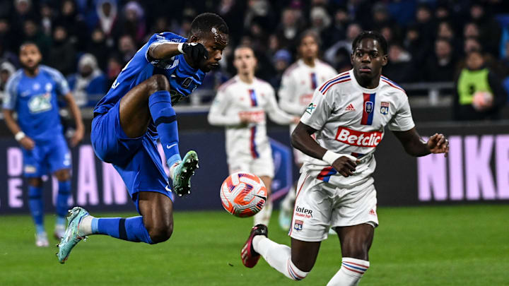 Pape Meïssa Ba im Einsatz gegen Olympique Lyon