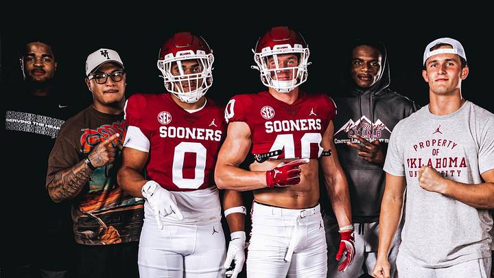 Oklahoma defensive end commits Uhila Wolgramm and Krew Jones pose for a photo on their official visits. Oklahoma defensive end commits Uhila Wolgramm and Krew Jones pose for a photo on their official visits.