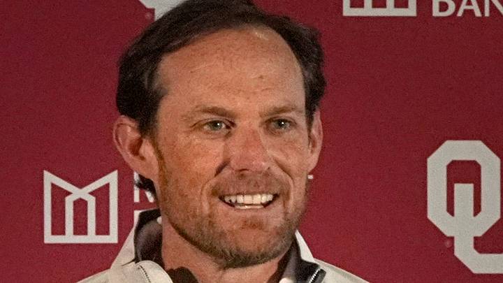 The Oklahoma Sooners set off some recruiting fireworks at the Notre Dame Fighting Irish's expense