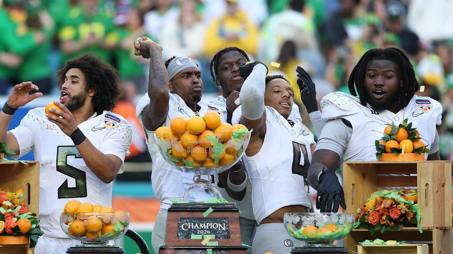 Oregon Stars Bear Alexander and Dante Moore Team Up For Heartfelt Moment