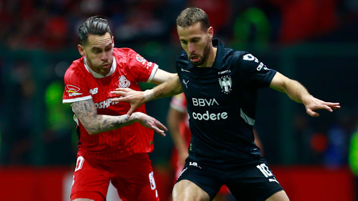 Ricardo Angulo y el español Sergio Canales durante la fase regular