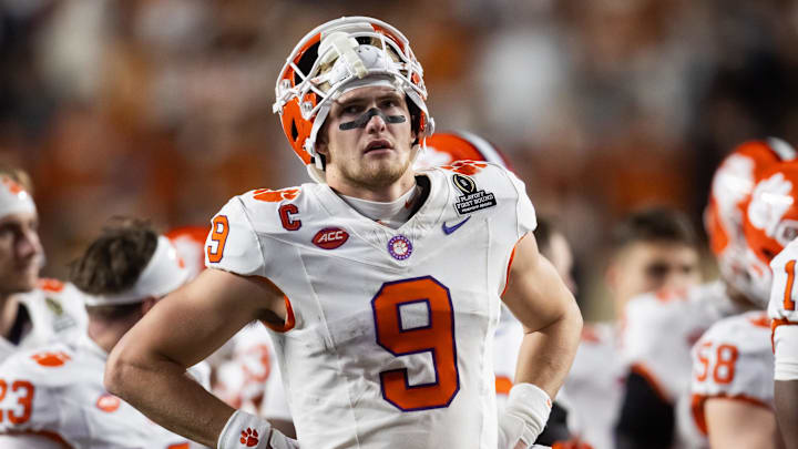 Dec 21, 2024; Austin, Texas, USA; Clemson Tigers tight end Jake Briningstool (9) against the Texas Longhorns during the CFP National playoff first round at Darrell K Royal-Texas Memorial Stadium. Mandatory Credit: Mark J. Rebilas-Imagn Images Dec 21, 2024; Austin, Texas, USA; Clemson Tigers tight end Jake Briningstool (9) against the Texas Longhorns during the CFP National playoff first round at Darrell K Royal-Texas Memorial Stadium. Mandatory Credit: Mark J. Rebilas-Imagn Images