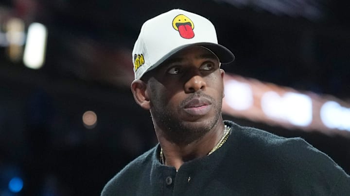 Dec 13, 2025; Las Vegas, Nevada, USA; Chris Paul watches during the Emirates NBA Cup semifinals game between the San Antonio Spurs and Oklahoma City Thunder at T-Mobile Arena. Mandatory Credit: Kirby Lee-Imagn Images Dec 13, 2025; Las Vegas, Nevada, USA; Chris Paul watches during the Emirates NBA Cup semifinals game between the San Antonio Spurs and Oklahoma City Thunder at T-Mobile Arena. Mandatory Credit: Kirby Lee-Imagn Images