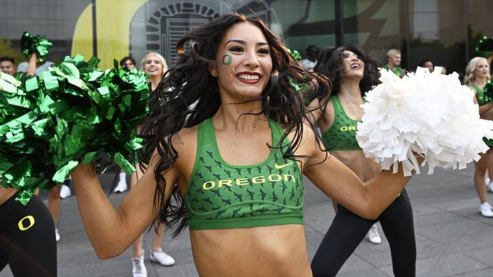 oregon ducks cheerleaders oregon ducks cheerleaders