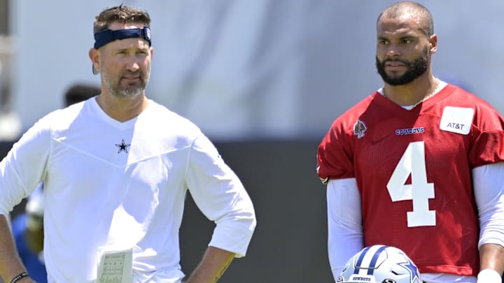  Dallas Cowboys quarterback Dak Prescott (4) talks with head coach Brian Schottenheimer during training camp at River Ridge Playing Fields in Oxnard, CA.