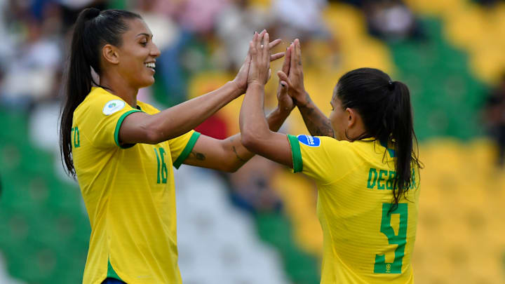 Bia Zaneratto e Debinha marcaram na goleada brasileira Bia Zaneratto e Debinha marcaram na goleada brasileira