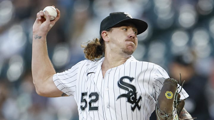 Sep 30, 2023; Chicago, Illinois, USA; Chicago White Sox starting pitcher Mike Clevinger (52) delivers a pitch against the San Diego Padres during the first inning at Guaranteed Rate Field. Mandatory Credit: Kamil Krzaczynski-Imagn Images