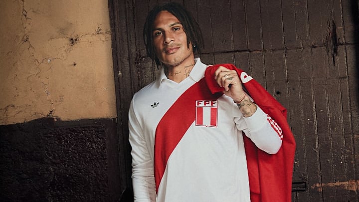 Paolo Guerrero in Peru's reissued 1978 World Cup kit.