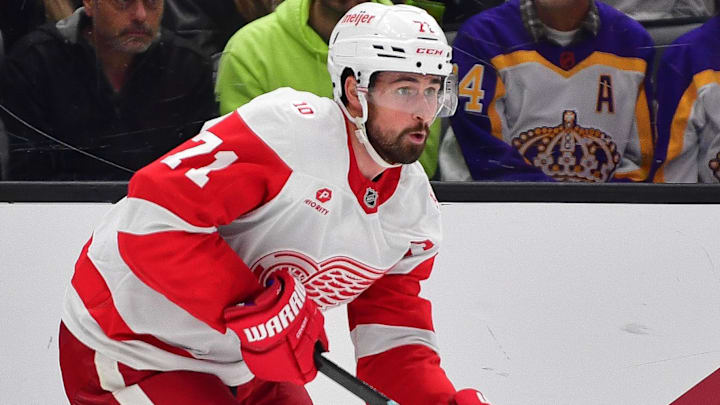Oct 30, 2025; Los Angeles, California, USA; Detroit Red Wings center Dylan Larkin (71) moves the puck against the Los Angeles Kings during the third period at Crypto.com Arena. Mandatory Credit: Gary A. Vasquez-Imagn Images Oct 30, 2025; Los Angeles, California, USA; Detroit Red Wings center Dylan Larkin (71) moves the puck against the Los Angeles Kings during the third period at Crypto.com Arena. Mandatory Credit: Gary A. Vasquez-Imagn Images