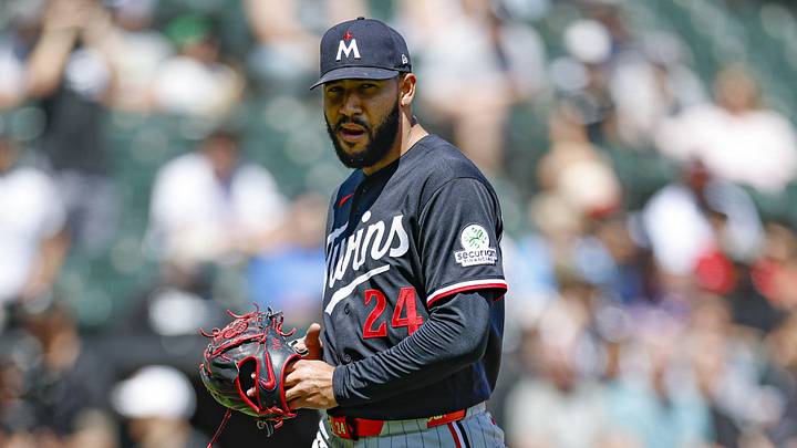 May 28, 2026; Chicago, Illinois, USA; Minnesota Twins starting pitcher Simeon Woods Richardson (24) leaves a baseball game against the Chicago White Sox during the third inning at Rate Field. Mandatory Credit: Kamil Krzaczynski-Imagn Images May 28, 2026; Chicago, Illinois, USA; Minnesota Twins starting pitcher Simeon Woods Richardson (24) leaves a baseball game against the Chicago White Sox during the third inning at Rate Field. Mandatory Credit: Kamil Krzaczynski-Imagn Images