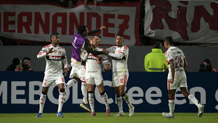 Luiz Araújo marcou o gol do Flamengo, mas o empate com o Estudiantes deixou gosto amargo em La Plata