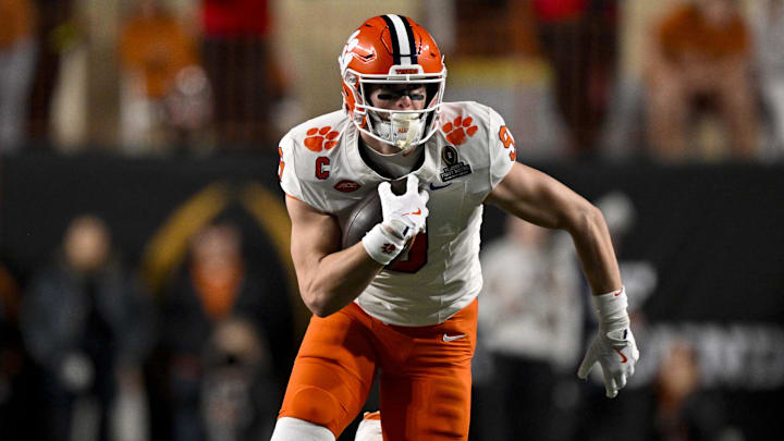 Dec 21, 2024; Austin, Texas, USA; Clemson Tigers tight end Jake Briningstool (9) in action during the game between the Texas Longhorns and the Clemson Tigers in the CFP National Playoff First Round at Darrell K Royal-Texas Memorial Stadium. Dec 21, 2024; Austin, Texas, USA; Clemson Tigers tight end Jake Briningstool (9) in action during the game between the Texas Longhorns and the Clemson Tigers in the CFP National Playoff First Round at Darrell K Royal-Texas Memorial Stadium.