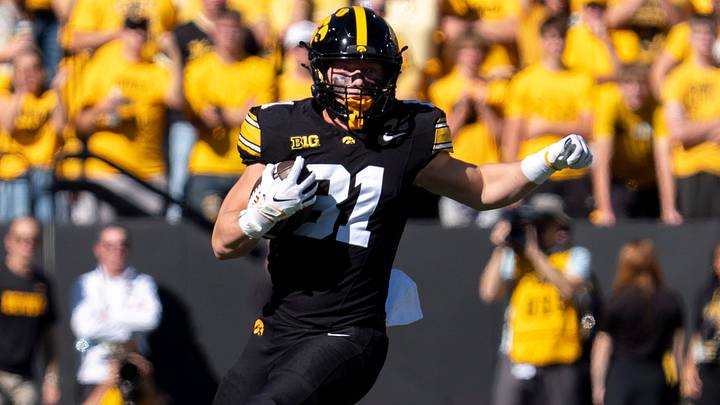 Iowa Hawkeyes tight end DJ Vonnahme (81) runs with the ball during a Big Ten college football game against the Ohio State Buckeyes Oct. 3, 2026 at Kinnick Stadium in Iowa City, Iowa. Iowa Hawkeyes tight end DJ Vonnahme (81) runs with the ball during a Big Ten college football game against the Ohio State Buckeyes Oct. 3, 2026 at Kinnick Stadium in Iowa City, Iowa.