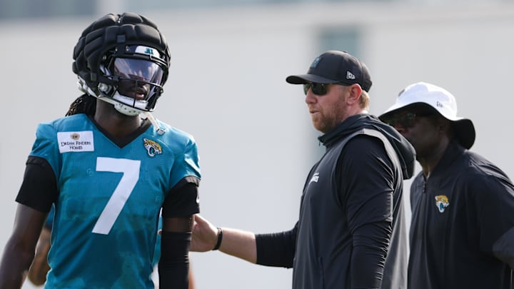 Jul 25, 2025; Jacksonville, FL, USA; Jacksonville Jaguars head coach Liam Coen talks to wide receiver Brian Thomas Jr. (7) during training camp at Miller Electric Center. Mandatory Credit: Nathan Ray Seebeck-Imagn Images Jul 25, 2025; Jacksonville, FL, USA; Jacksonville Jaguars head coach Liam Coen talks to wide receiver Brian Thomas Jr. (7) during training camp at Miller Electric Center. Mandatory Credit: Nathan Ray Seebeck-Imagn Images