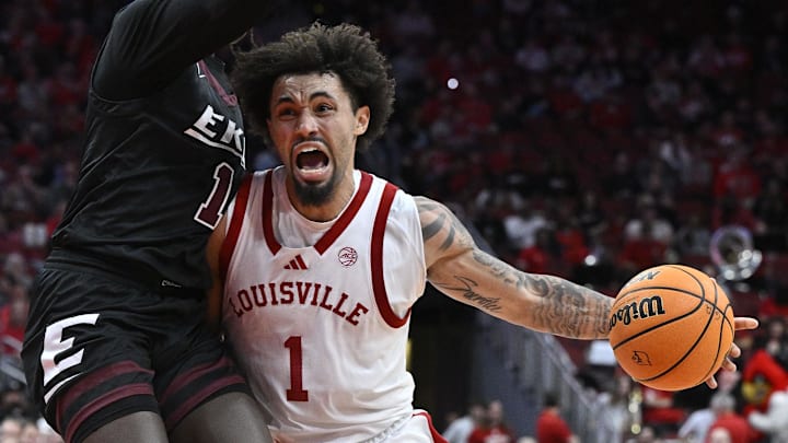 Dec 28, 2024; Louisville, Kentucky, USA; Louisville Cardinals guard J'Vonne Hadley (right) drives to the basket against Eastern Kentucky Colonels forward Mayar Wol (left) during the second half at KFC Yum! Center. Louisville won 78-76. Dec 28, 2024; Louisville, Kentucky, USA; Louisville Cardinals guard J'Vonne Hadley (right) drives to the basket against Eastern Kentucky Colonels forward Mayar Wol (left) during the second half at KFC Yum! Center. Louisville won 78-76.