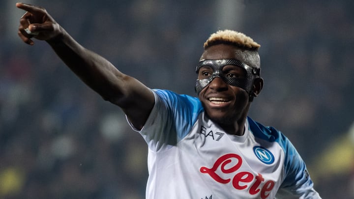 Victor Osimhen joue avec un masque sur le visage, mais pourquoi ? 