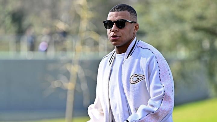 Kylian Mbappé - arrivé à Clairefontaine aujourd'hui