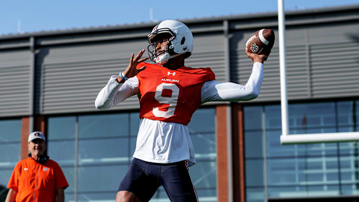 With only two quarterbacks on campus, Auburn Tigers prized freshman Deuce Knight is getting an extended look at spring practice.