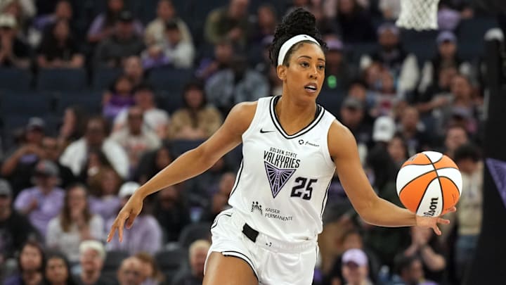 Jun 22, 2025; San Francisco, California, USA; Golden State Valkyries forward Monique Billings (25) handles the ball against the Connecticut Sun during the first quarter at Chase Center. Mandatory Credit: Darren Yamashita-Imagn Images