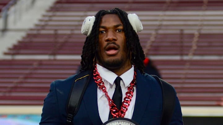 Oklahoma defensive end R Mason Thomas arrives before facing Alabama in the CFP.