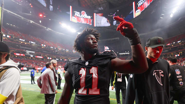 Atlanta Falcons rookie defensive end Jalon Walker 