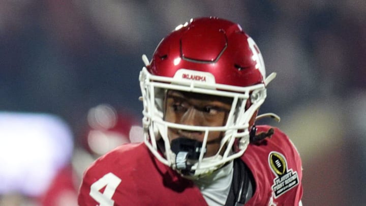 Oklahoma's Deion Burks runs for a touchdown after a reception