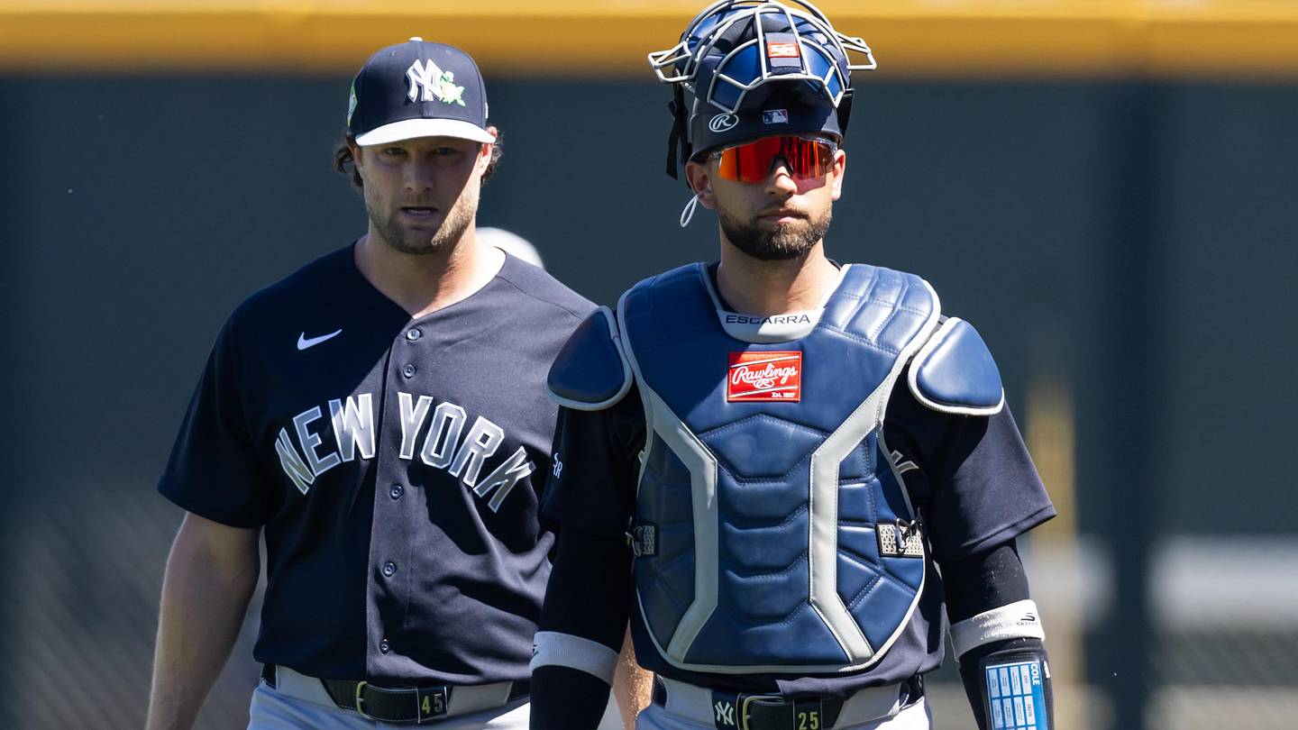 Yankees' Ongoing Catcher Concerns Should Have Them Calling t