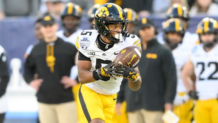 Dec 30, 2024; Nashville, TN, USA; Iowa Hawkeyes wide receiver Jacob Gill (5) makes a catch against the Missouri Tigers during the second half at Nissan Stadium. Mandatory Credit: Steve Roberts-Imagn Images Dec 30, 2024; Nashville, TN, USA; Iowa Hawkeyes wide receiver Jacob Gill (5) makes a catch against the Missouri Tigers during the second half at Nissan Stadium. Mandatory Credit: Steve Roberts-Imagn Images