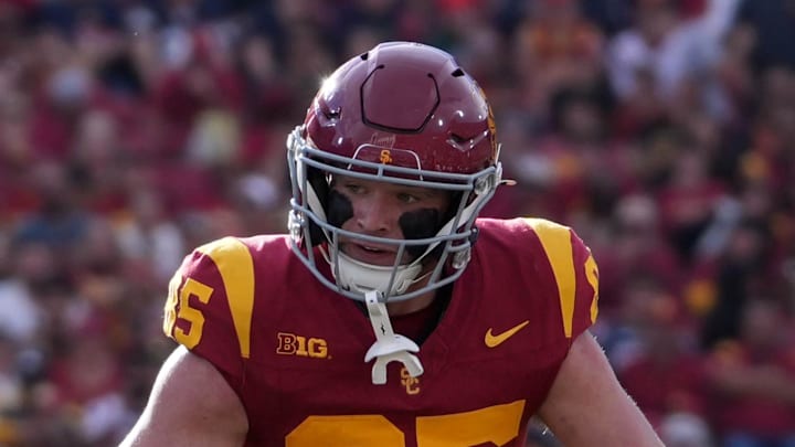 Nov 30, 2024; Los Angeles, California, USA; Southern California Trojans tight end Walker Lyons (85) carries the ball against Notre Dame Fighting Irish safety Xavier Watts (0) in the second half at United Airlines Field at Los Angeles Memorial Coliseum. Mandatory Credit: Kirby Lee-Imagn Images Nov 30, 2024; Los Angeles, California, USA; Southern California Trojans tight end Walker Lyons (85) carries the ball against Notre Dame Fighting Irish safety Xavier Watts (0) in the second half at United Airlines Field at Los Angeles Memorial Coliseum. Mandatory Credit: Kirby Lee-Imagn Images