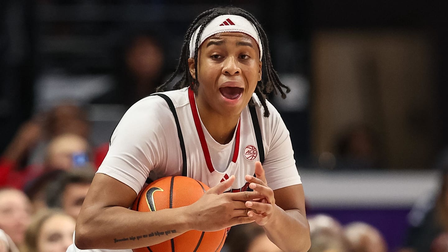 Despite Late Collapse, Zoe Brooks Shows More Fight For Wolfpack