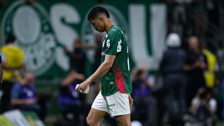 Zagueiro foi expulso na partida contra o Athletico-PR, pelo Brasileirão, e também será julgado